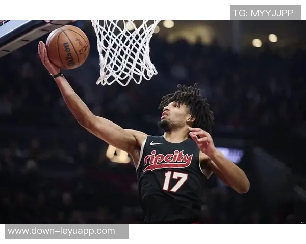 谢顿夏普表现抢眼25投10中助球队赢得关键胜利