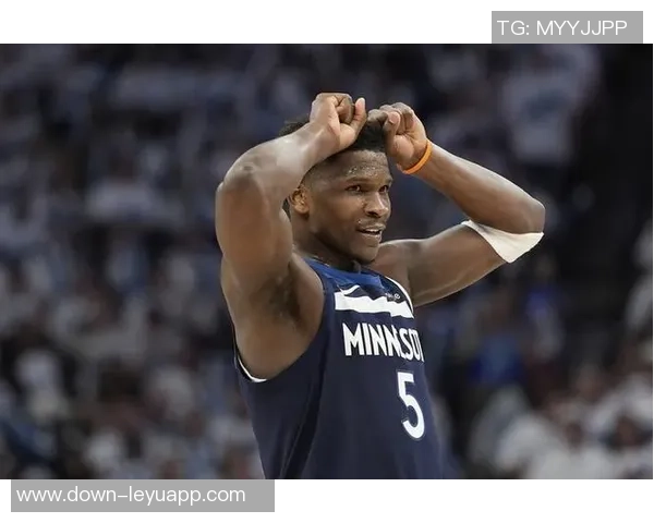 爱德华兹半场火力全开砍下24分可惜球队仍落后21分