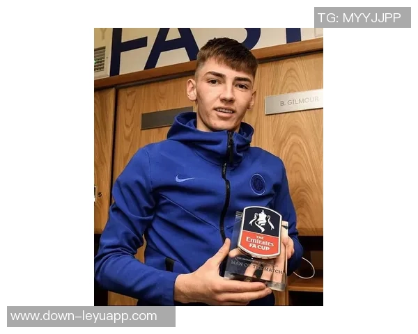 法兰克福和英超多队关注巴黎17岁小将扬吉尔的转会动态 法兰克福和英超多队关注巴黎17岁小将扬吉尔的转会动态